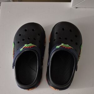 Toddler Boy 9.5 Crocs